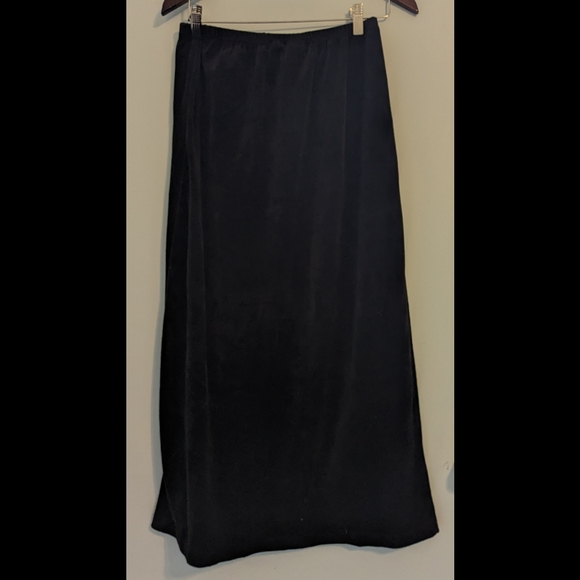 L.L. Bean Black Velvet Straight Skirt Size M Elastic Waist 35" Length - Picture 2 of 3
